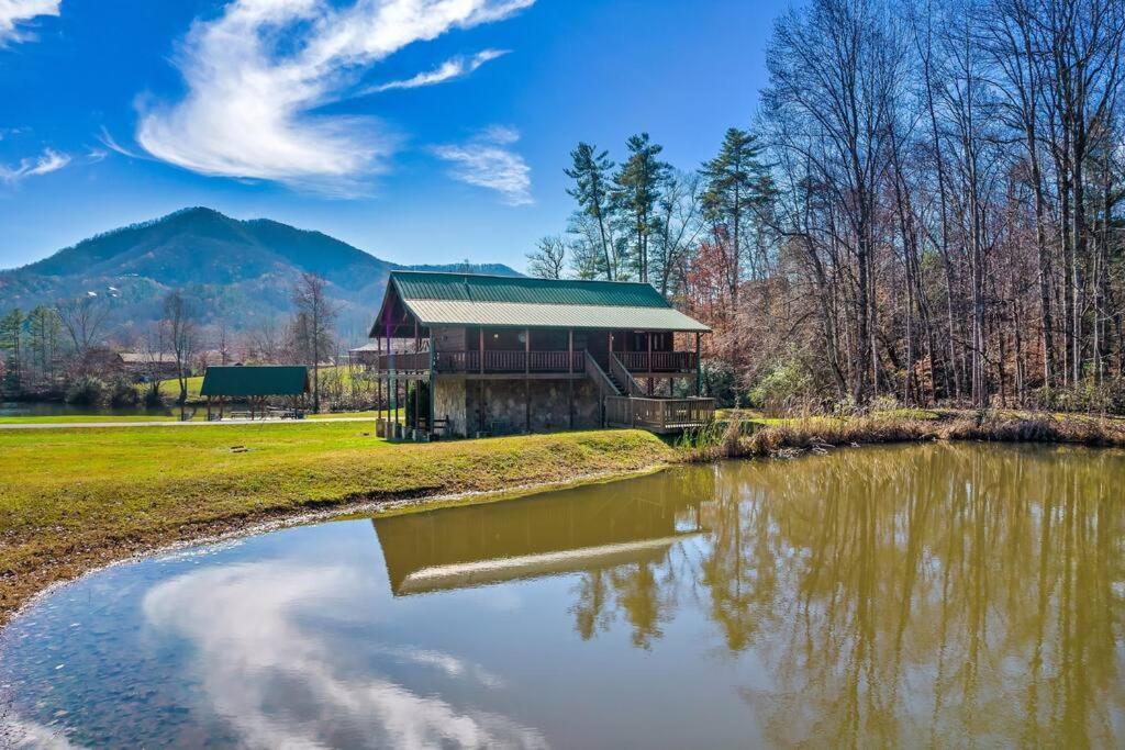 Spectacular Mtns Views With Private Hot Tub With Pool Table And Private Pond Sevierville Exterior foto