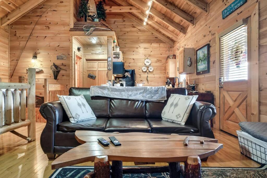 Spectacular Mtns Views With Private Hot Tub With Pool Table And Private Pond Sevierville Exterior foto