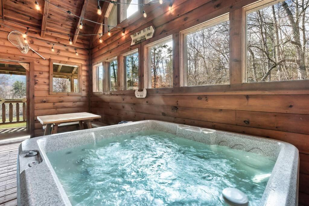 Spectacular Mtns Views With Private Hot Tub With Pool Table And Private Pond Sevierville Exterior foto