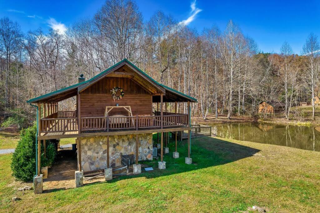 Spectacular Mtns Views With Private Hot Tub With Pool Table And Private Pond Sevierville Exterior foto