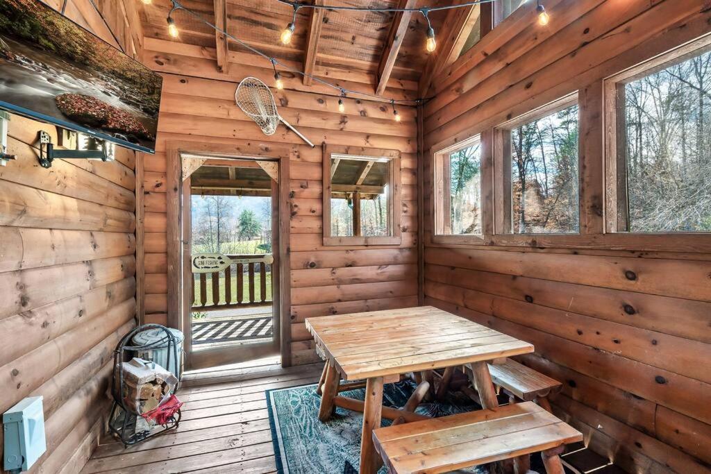 Spectacular Mtns Views With Private Hot Tub With Pool Table And Private Pond Sevierville Exterior foto
