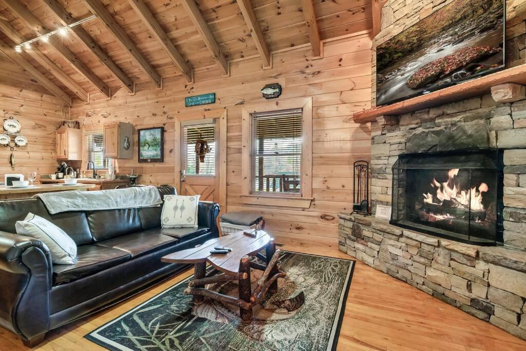 Spectacular Mtns Views With Private Hot Tub With Pool Table And Private Pond Sevierville Exterior foto