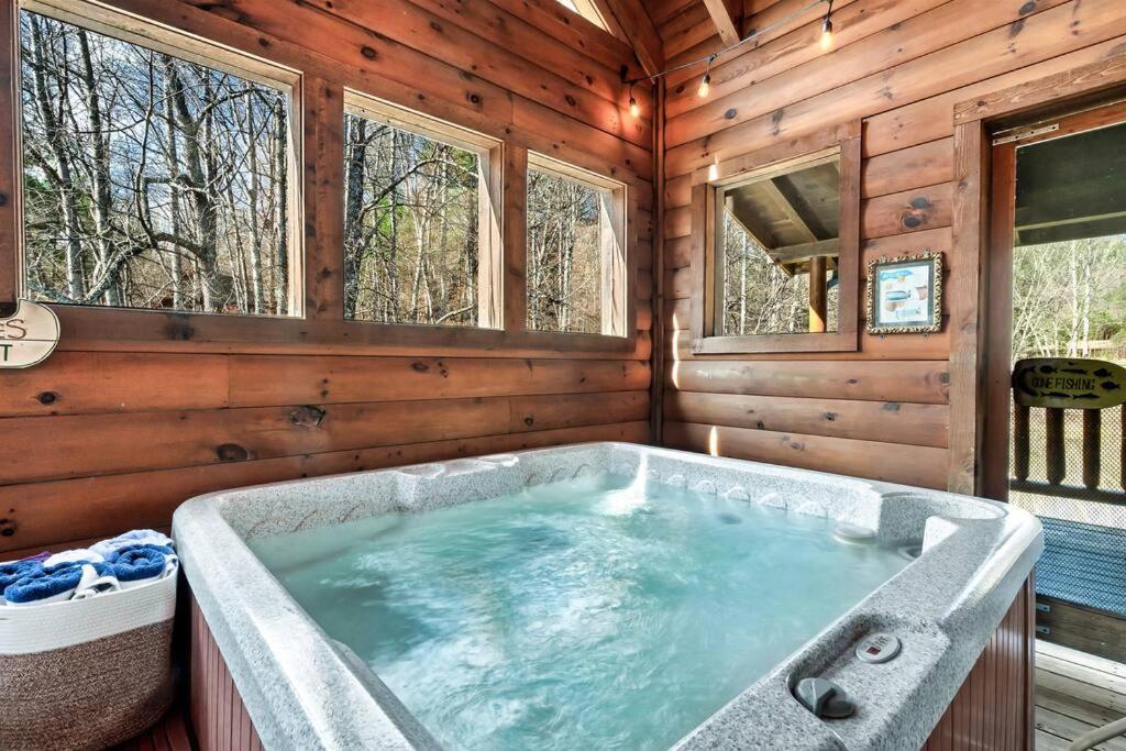 Spectacular Mtns Views With Private Hot Tub With Pool Table And Private Pond Sevierville Exterior foto