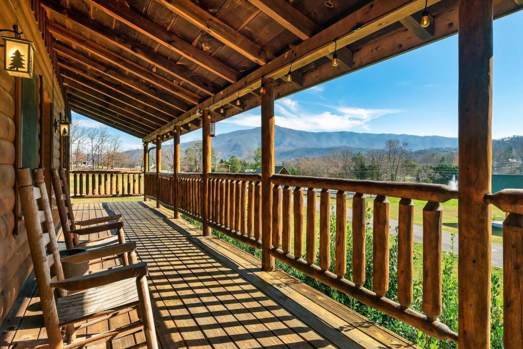 Spectacular Mtns Views With Private Hot Tub With Pool Table And Private Pond Sevierville Exterior foto