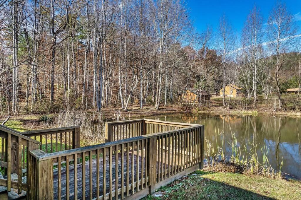 Spectacular Mtns Views With Private Hot Tub With Pool Table And Private Pond Sevierville Exterior foto