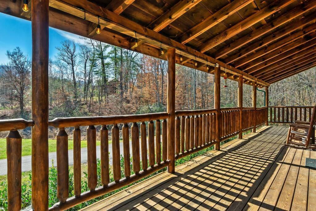 Spectacular Mtns Views With Private Hot Tub With Pool Table And Private Pond Sevierville Exterior foto