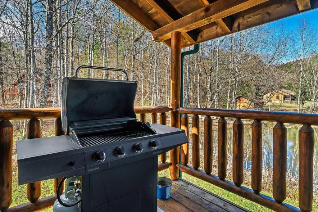 Spectacular Mtns Views With Private Hot Tub With Pool Table And Private Pond Sevierville Exterior foto