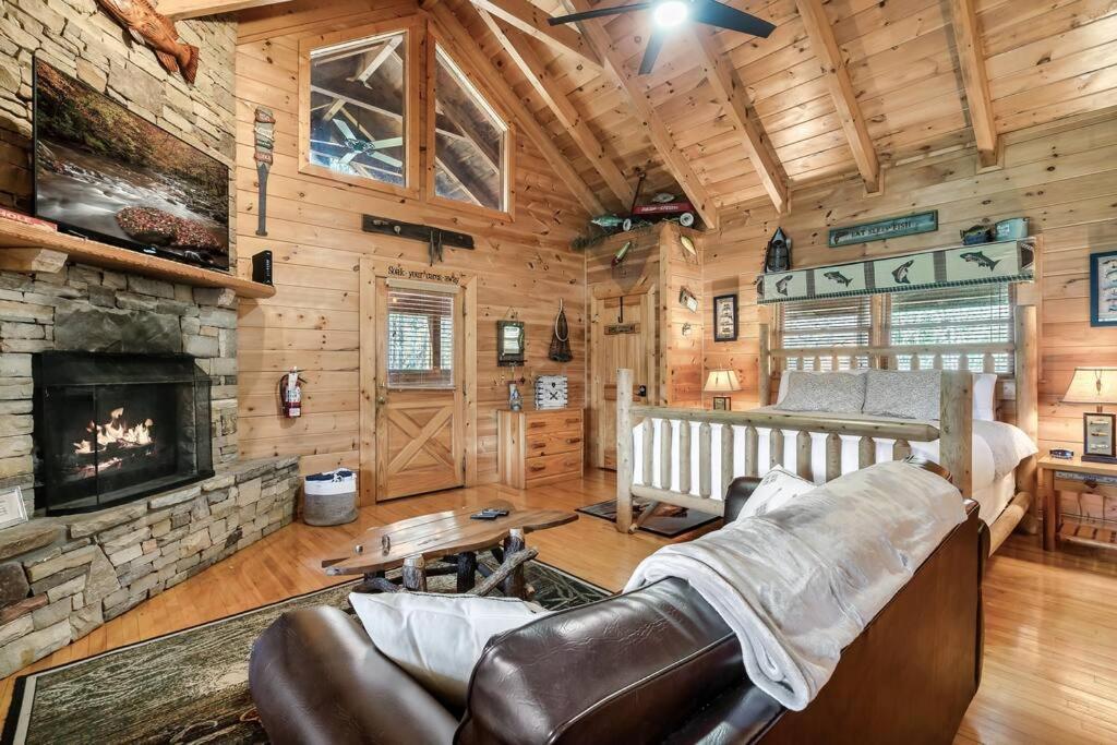 Spectacular Mtns Views With Private Hot Tub With Pool Table And Private Pond Sevierville Exterior foto